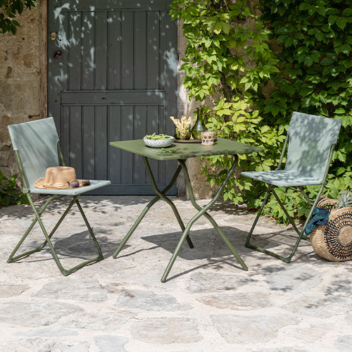 Outdoor folding discount table and chairs