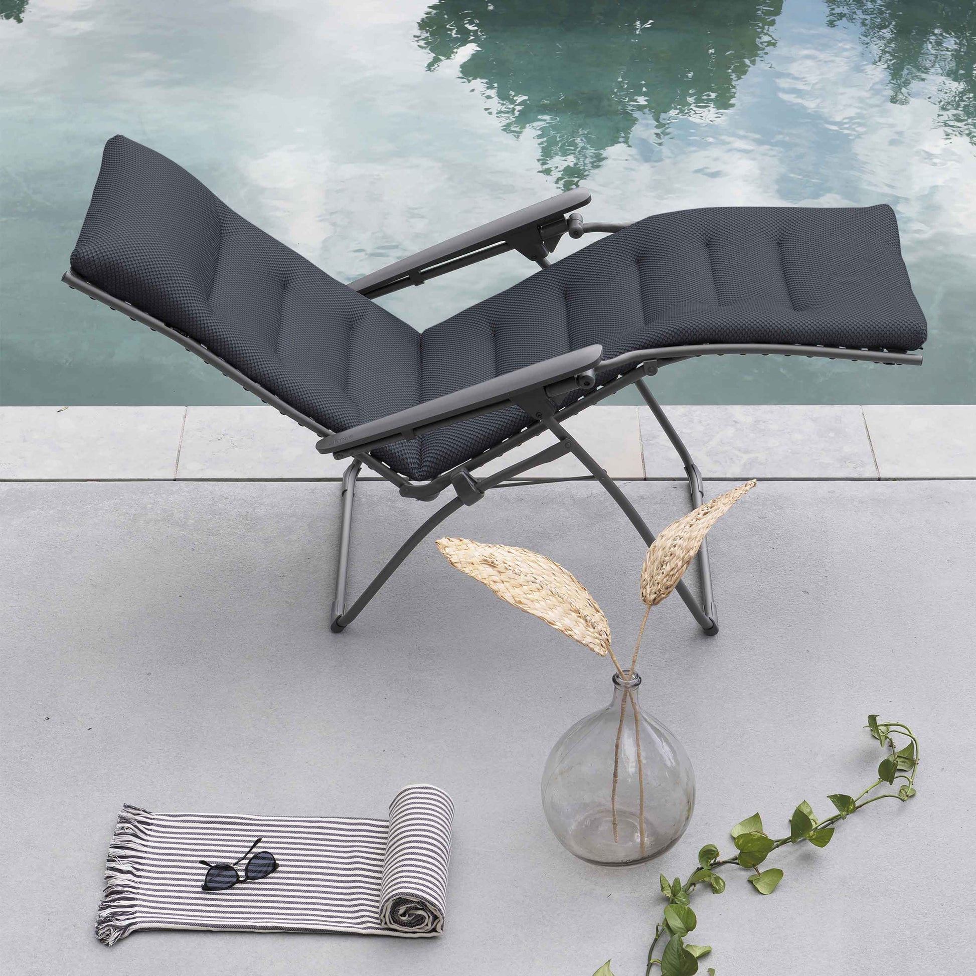 dark BeComfort® reclining chair grey evolution